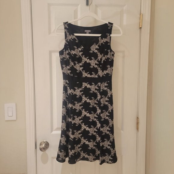 Ann Taylor Dresses & Skirts - Ann Taylor Silk Dress Size 2P Black White Floral Sleeveless Ribbon Flowy Classy